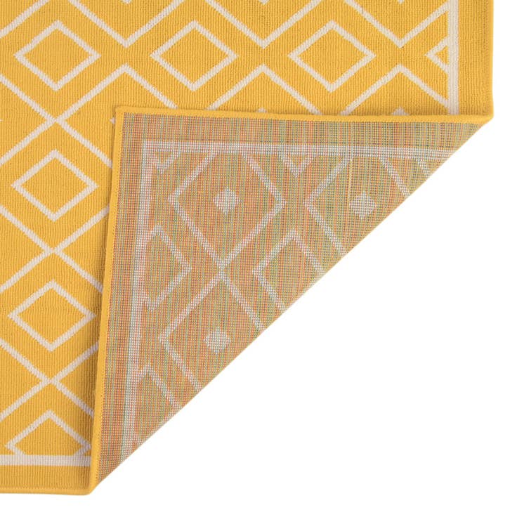 Detail image of 9' x 12' Easy-Clean Lattice Indoor / Outdoor Rug