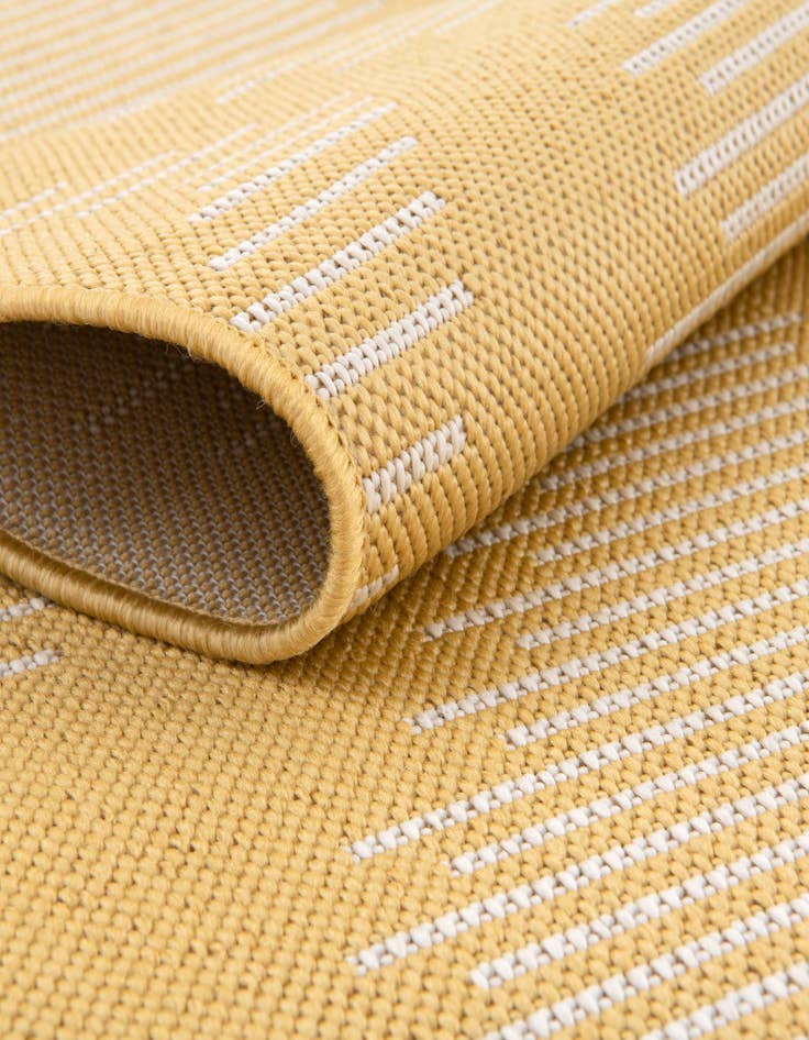 Detail image of 7' x 10' Easy-Clean Modern Indoor / Outdoor Rug