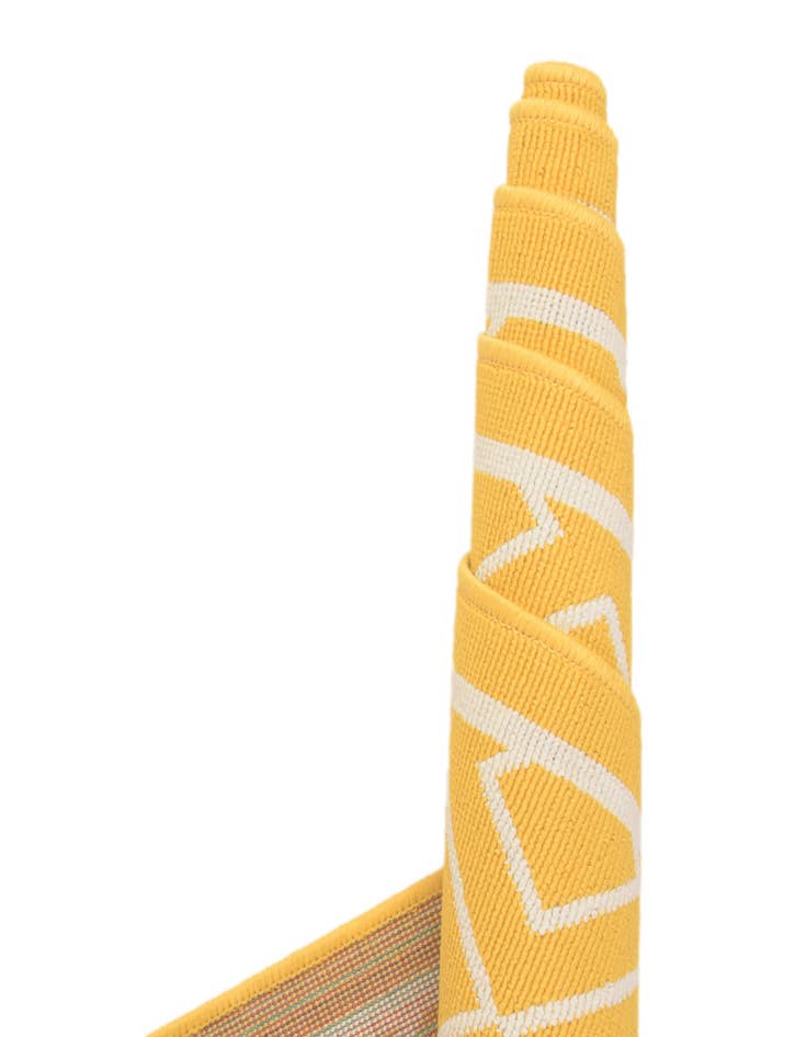 Detail image of 5' 3 x 8' Easy-Clean Trellis Indoor / Outdoor Rug