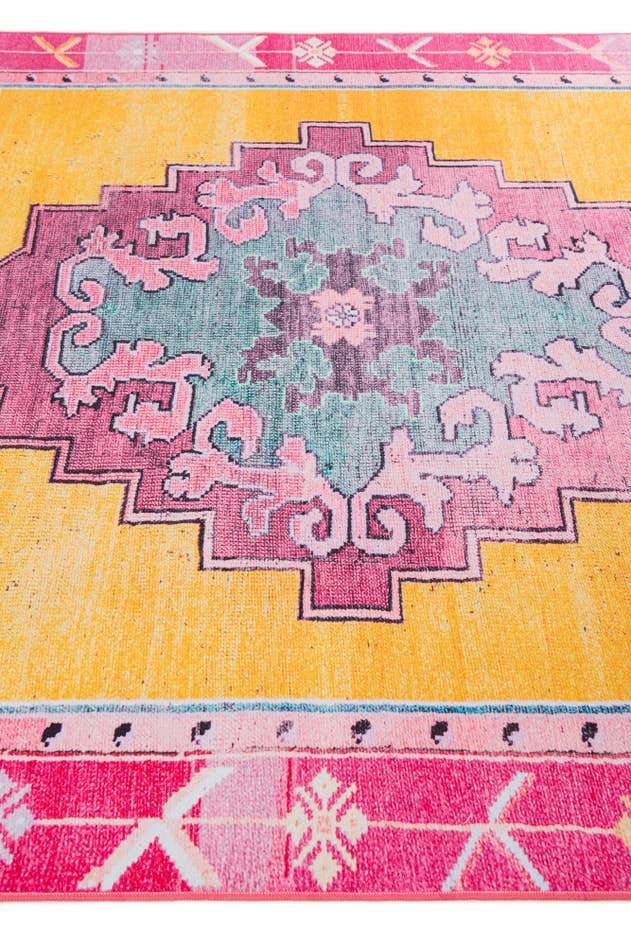 Detail image of 5' x 7' 10 Washable Timeless Rug