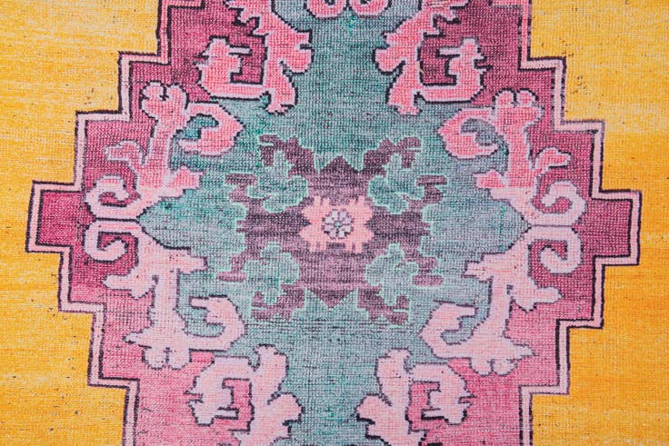Detail image of 5' x 7' 10 Washable Timeless Rug