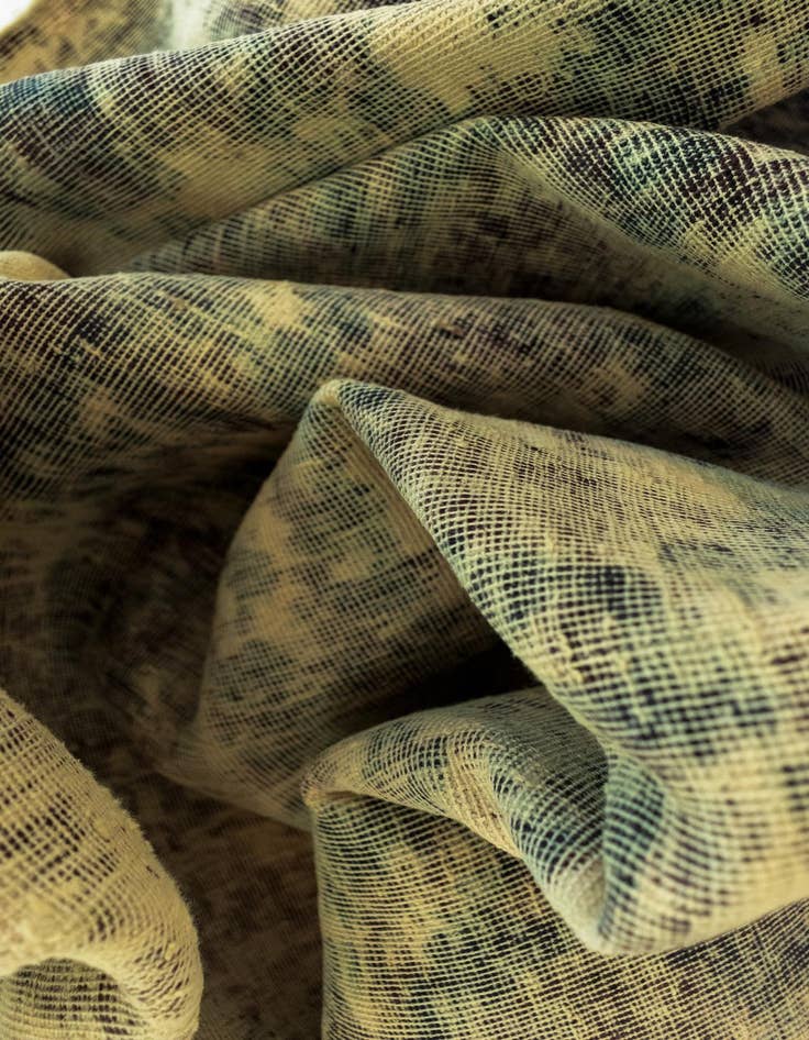 Detail image of 6' 11 x 10' 11 Vintage Royal Wool Rug