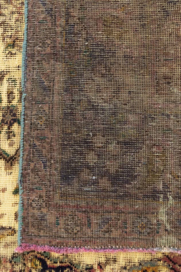 Detail image of 6' 4 x 9' 7 Vintage Royal Wool Rug