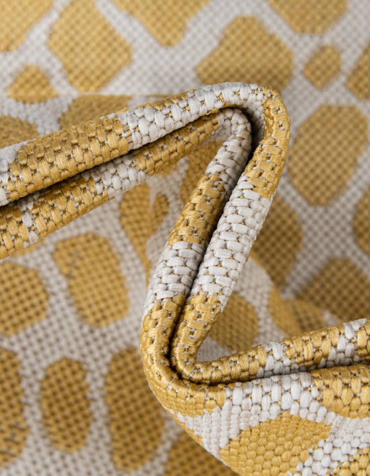 Detail image of 7' x 7' Easy-Clean Jill Zarin Indoor / Outdoor Round Rug