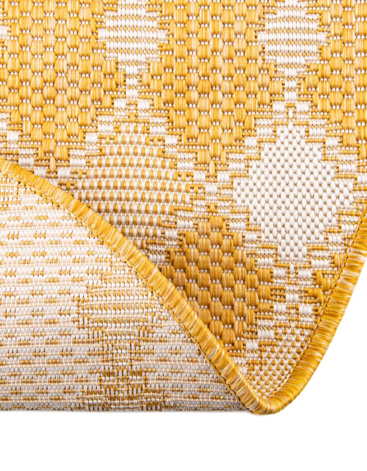 Detail image of 10' x 10' Washable Lattice Indoor / Outdoor Round Rug