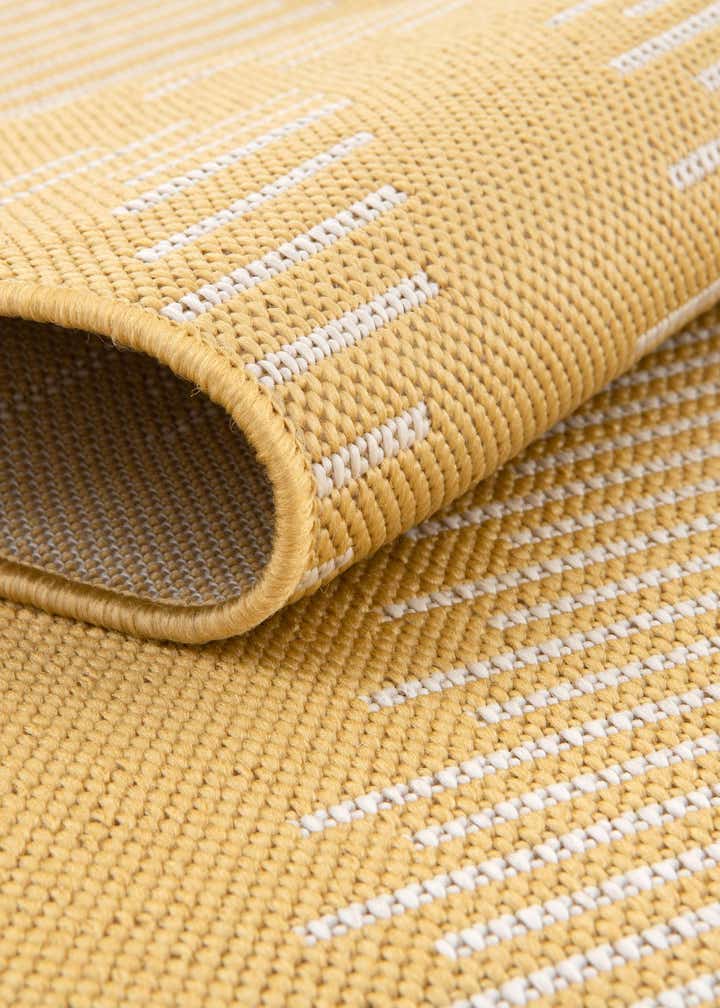 7' 10 x 7' 10 Easy-Clean Modern Indoor / Outdoor Round Rug
