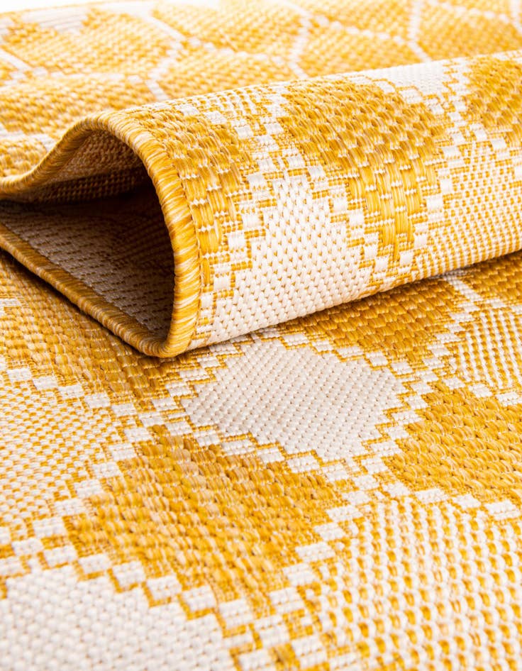 Detail image of 4' x 4' Easy-Clean Trellis Indoor / Outdoor Round Rug