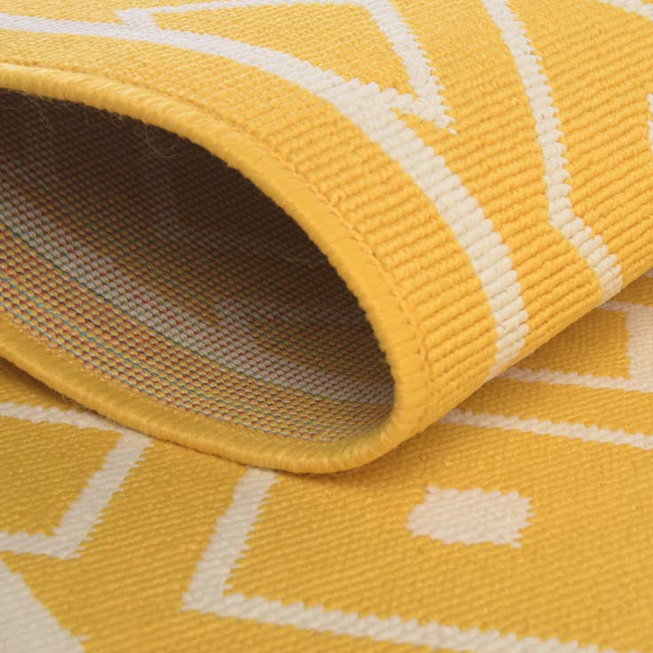 Detail image of 4' x 4' Easy-Clean Trellis Indoor / Outdoor Round Rug