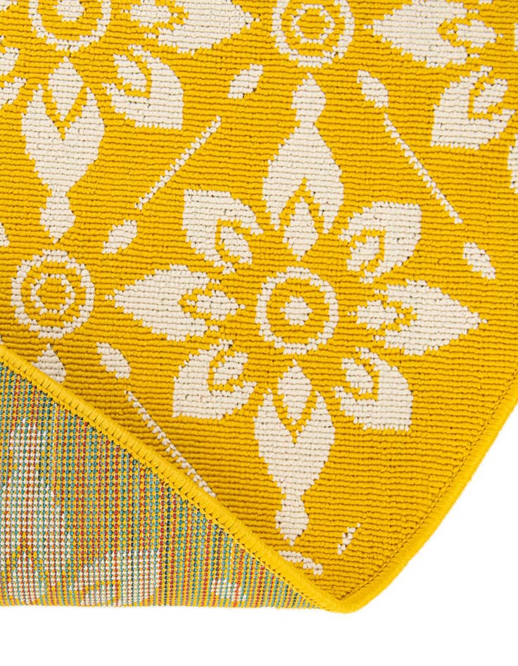 Detail image of 5' x 5' Easy-Clean Trellis Indoor / Outdoor Round Rug