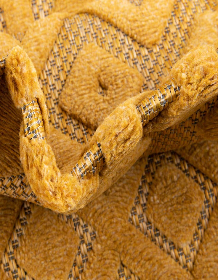 Detail image of 4' x 4' Easy-Clean Trellis Textured Indoor / Outdoor Round Rug