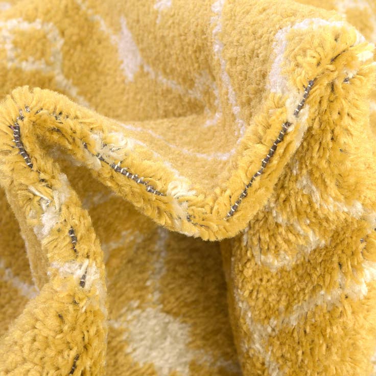 Detail image of 3' 3 x 16' 5 Moroccan Trellis Runner Rug