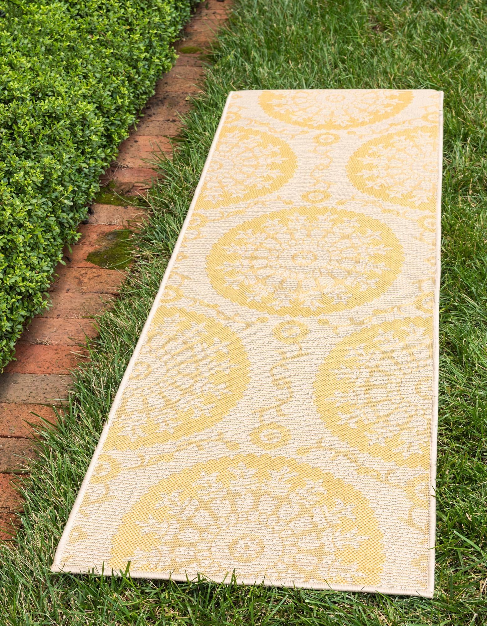 2' 2 x 6' Easy-Clean Botanical Indoor / Outdoor Runner Rug