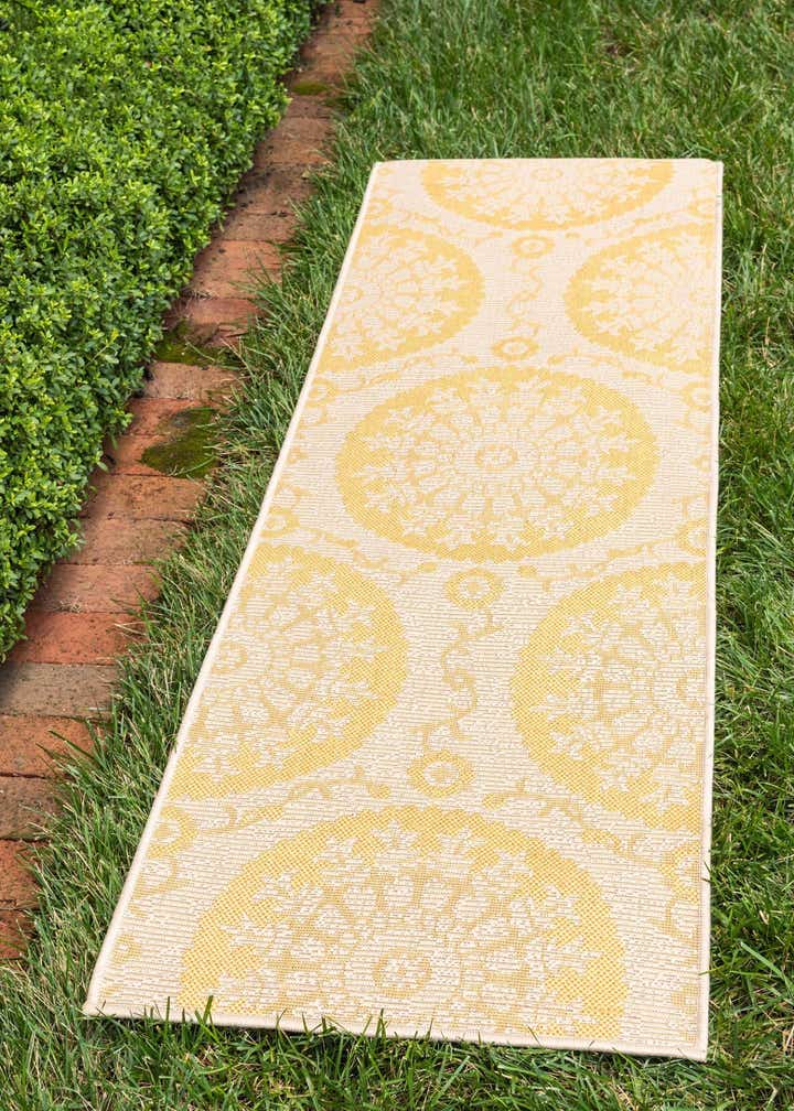 2' 2 x 6' Easy-Clean Botanical Indoor / Outdoor Runner Rug