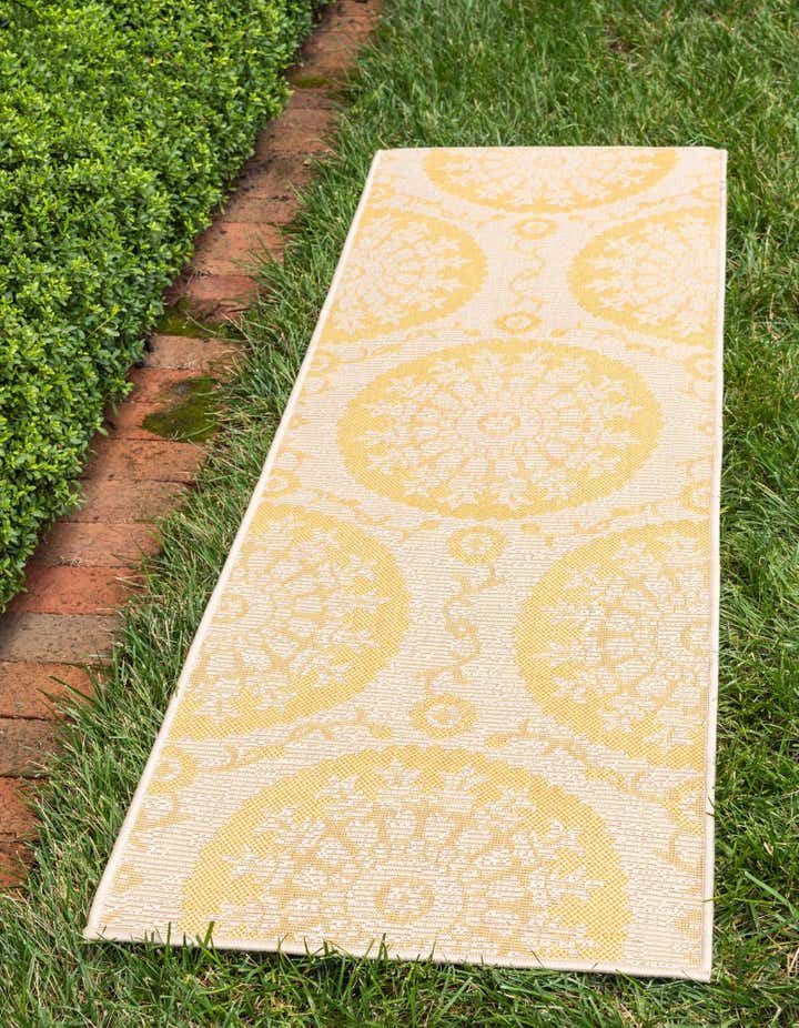 2' 2 x 6' Easy-Clean Botanical Indoor / Outdoor Runner Rug