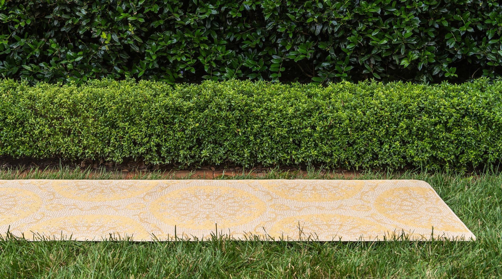 2' 2 x 6' Easy-Clean Botanical Indoor / Outdoor Runner Rug