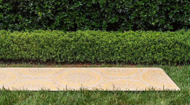 2' 2 x 6' Easy-Clean Botanical Indoor / Outdoor Runner Rug