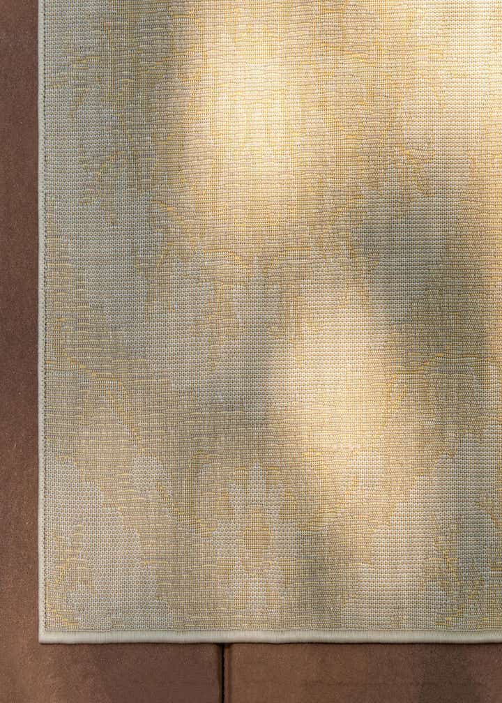 2' 2 x 6' Easy-Clean Botanical Indoor / Outdoor Runner Rug