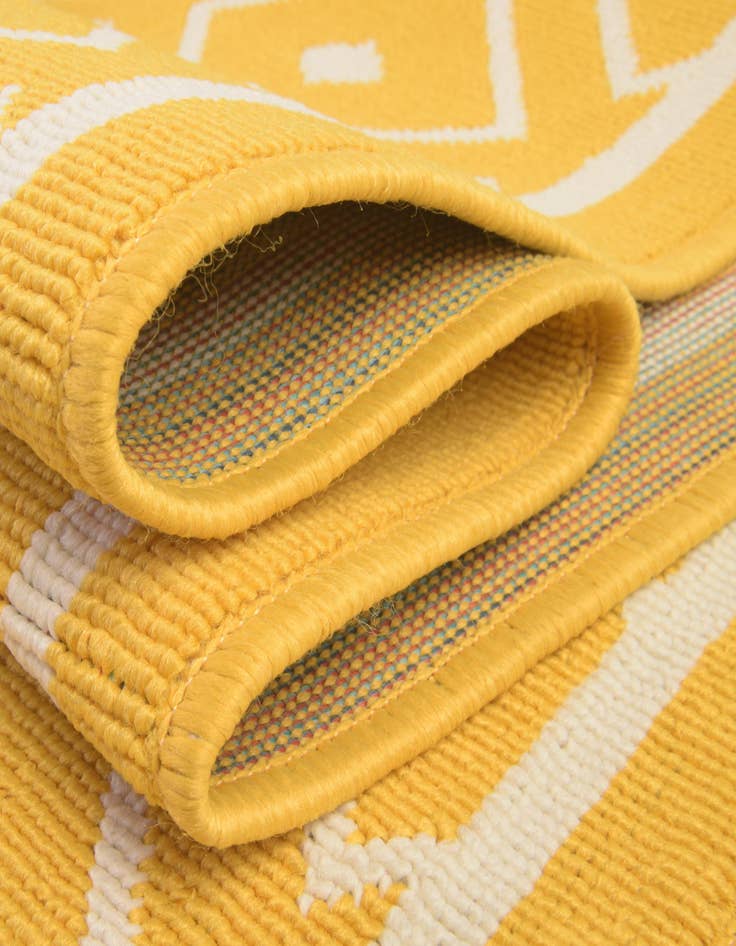 Detail image of 2' x 8' Washable Lattice Indoor / Outdoor Runner Rug