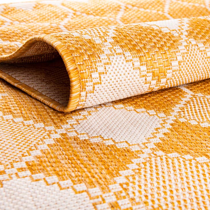 Detail image of 2' 7 x 10' Easy-Clean Trellis Indoor / Outdoor Runner Rug
