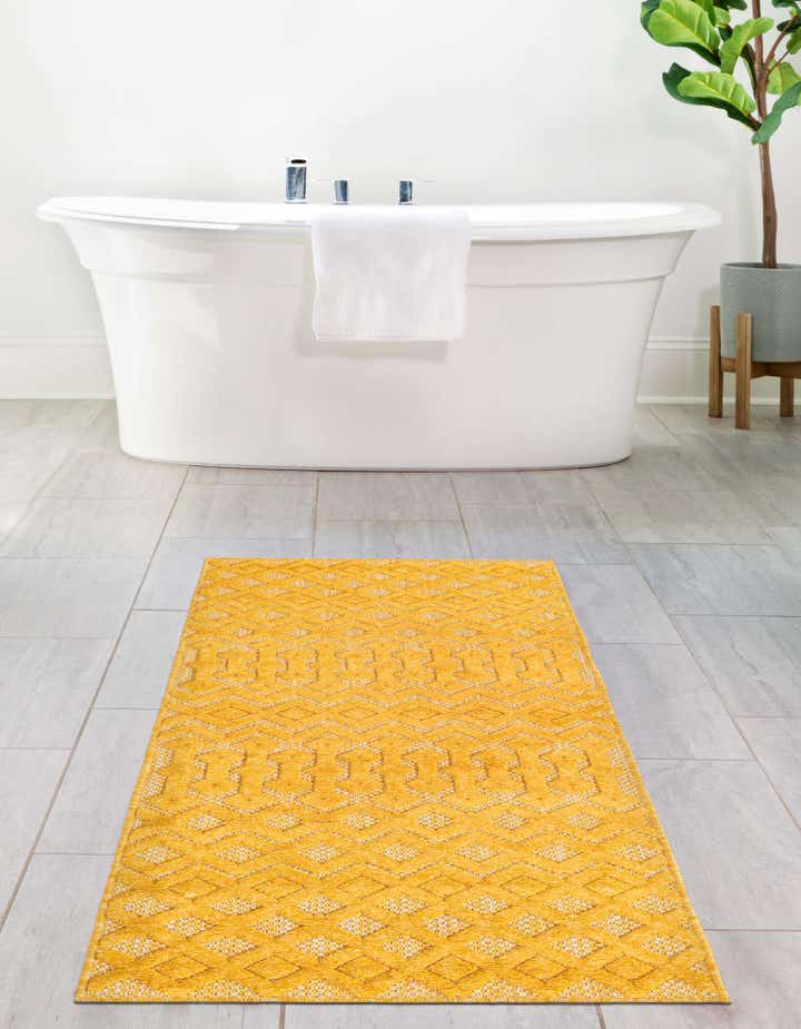 2' x 6' Easy-Clean Trellis Textured Indoor / Outdoor Runner Rug
