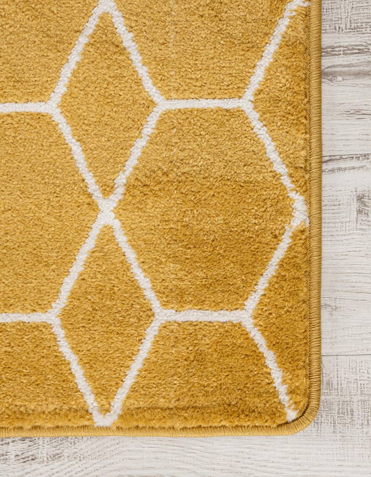 Detail image of 5' 3 x 5' 3 Lattice Frieze Square Rug