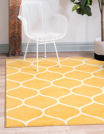 7' 10 x 7' 10 Lattice Frieze Square Rug