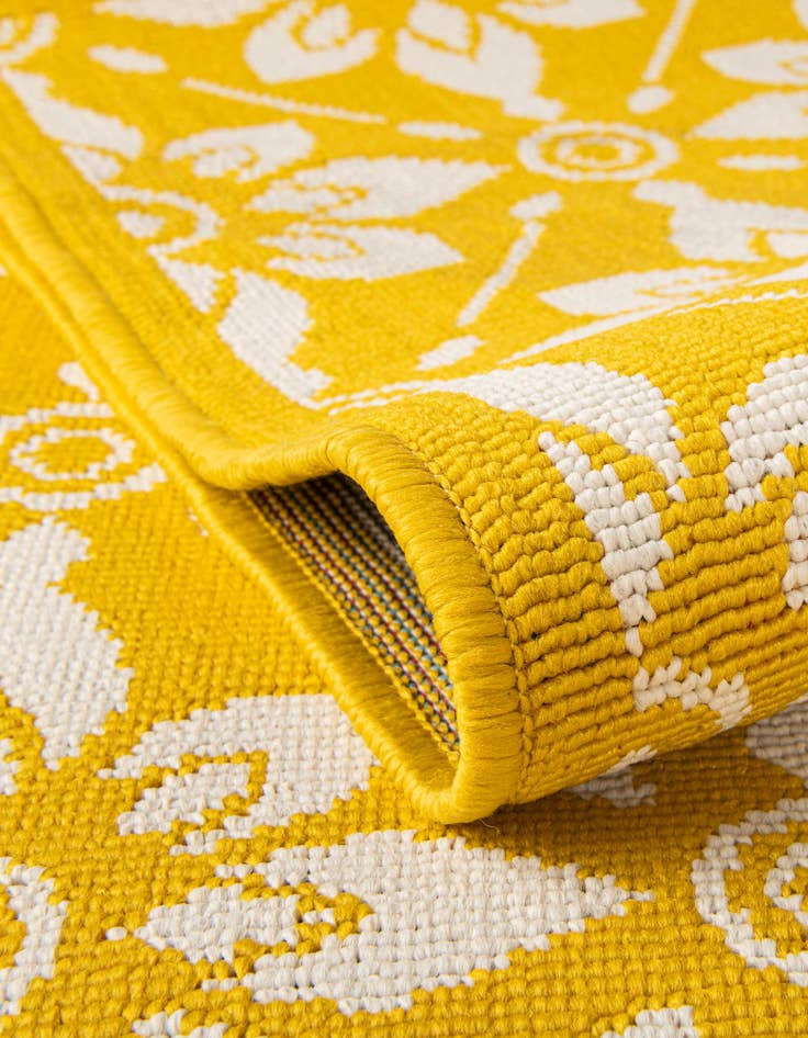 Detail image of 7' 10 x 7' 10 Easy-Clean Trellis Indoor / Outdoor Square Rug